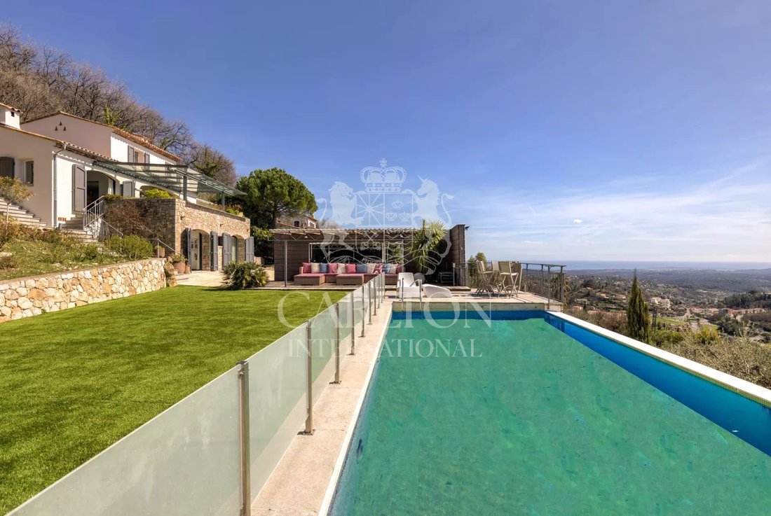 Villa in Châteauneuf-Grasse, Provence-Alpes-Côte d'Azur, France 1 - 17470713
