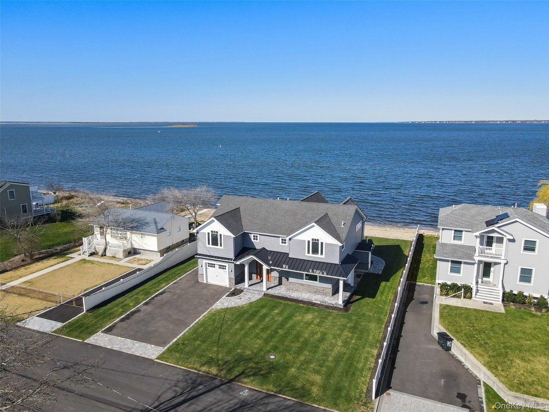 House in Shirley, New York, United States 4 - 17472932