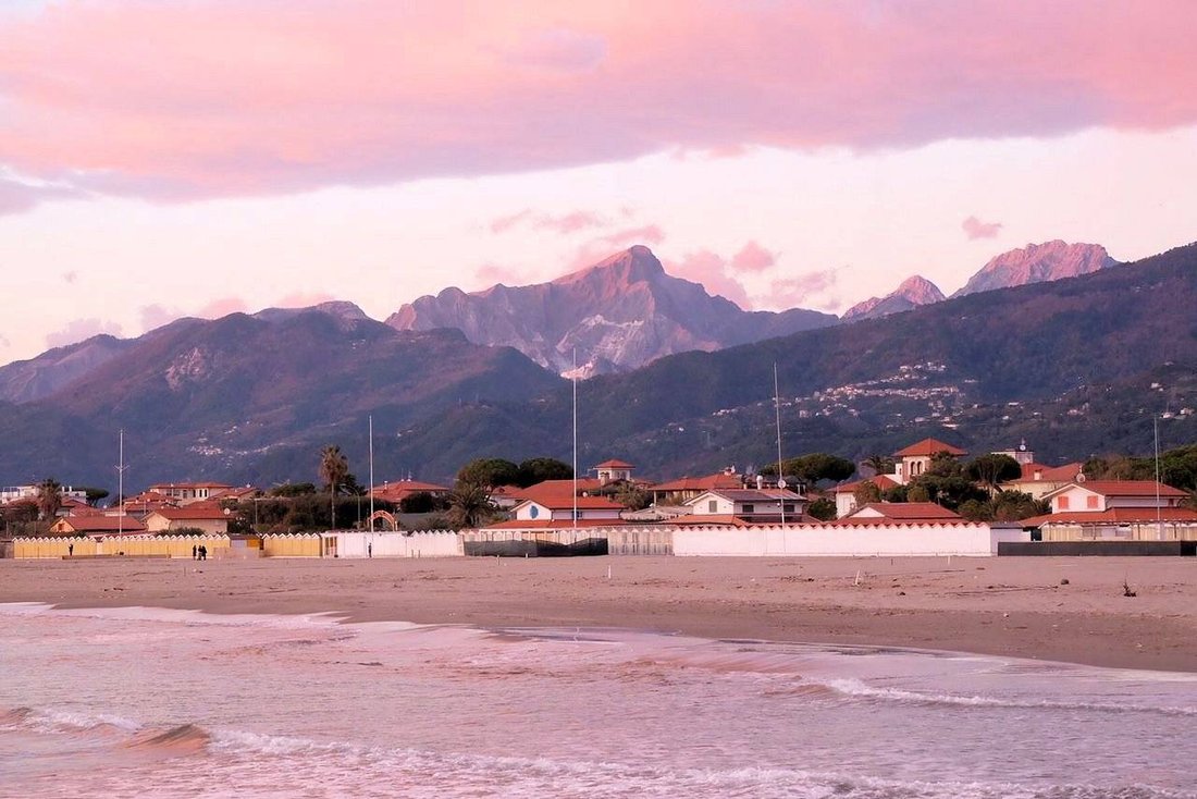 Villa in Caranna-Vaiana, Forte dei Marmi, Tuscany 3 - 17475072