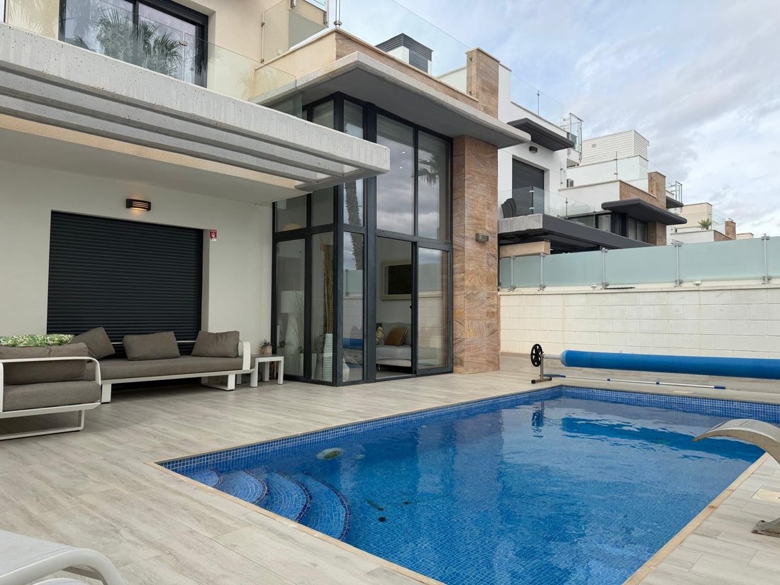 Villa in Orihuela, Valencian Community, Spain 1 - 17472035