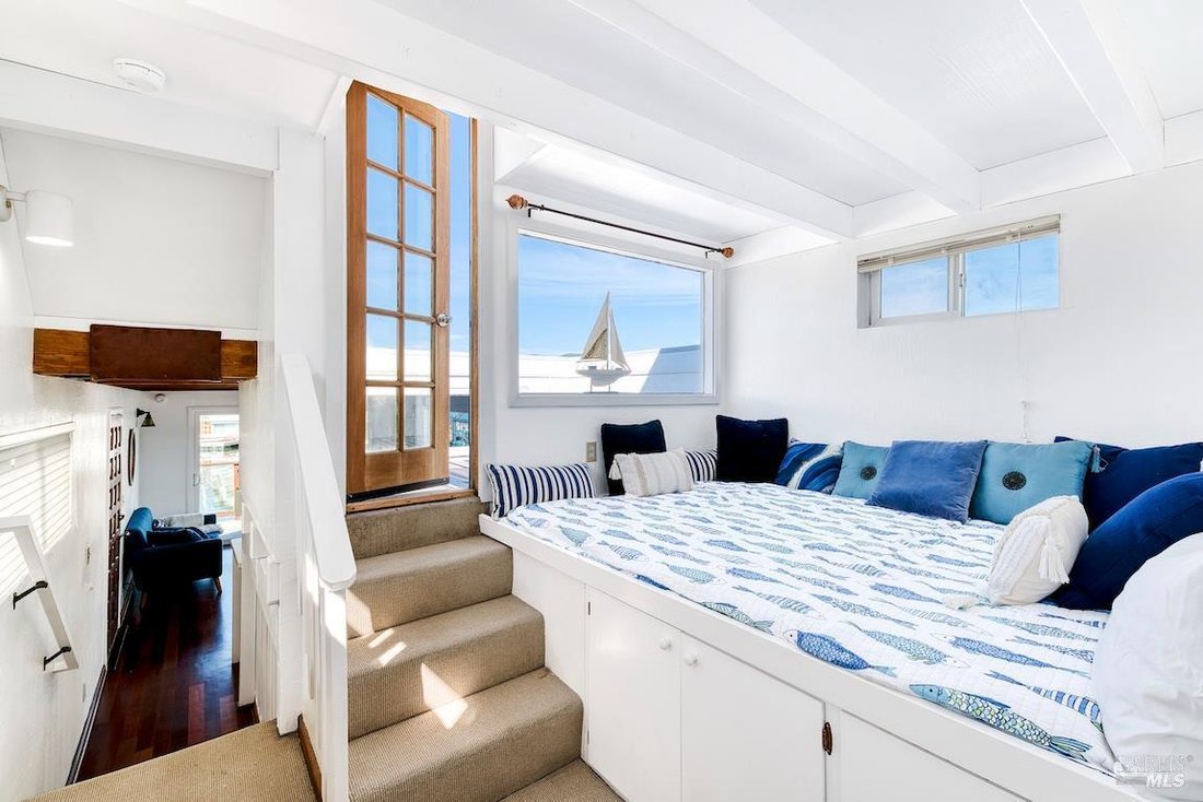 Sausalito, California, United States 3 - 17473990