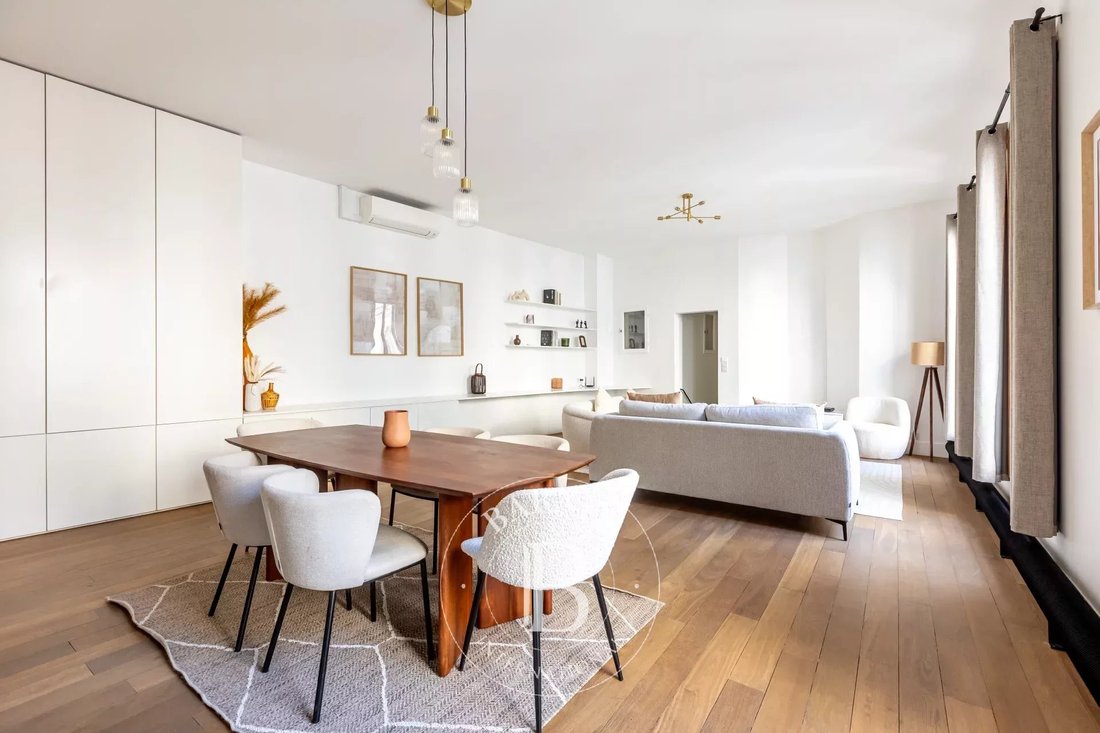 Apartment in Mairie, Paris 8e Arrondissement, Paris 2 - 17471995