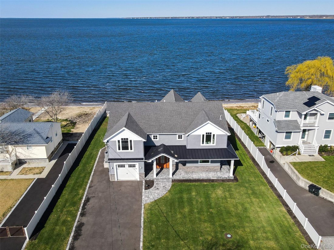 House in Shirley, New York, United States 3 - 17472932
