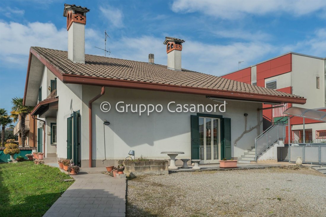 Villa in Carugate, Lombardy, Italy 5 - 17474200