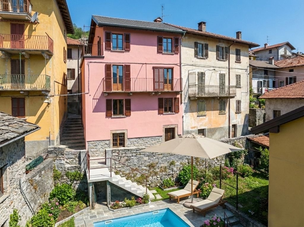 Townhouse in Colonno, Lombardy, Italy 1 - 15484323