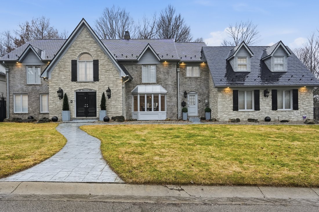 House in Hamilton, Ontario, Canada 2 - 17470633