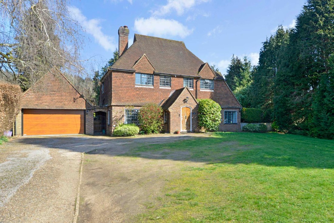 House in Guildford, England 1 - 17470811