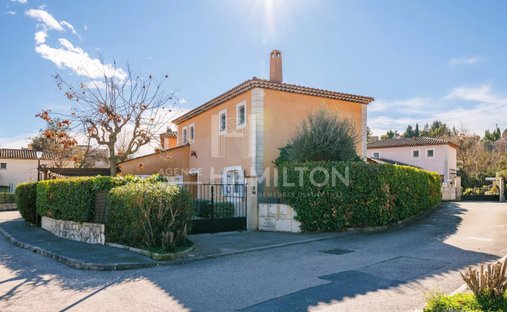 Villa in Le Rouret, Provence-Alpes-Côte d'Azur, France 1
