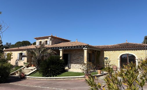 House in Vacqueyras, Provence-Alpes-Côte d'Azur, France 1