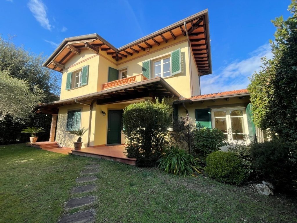 Villa in Tonfano, Pietrasanta, Italy 1 - 17473132