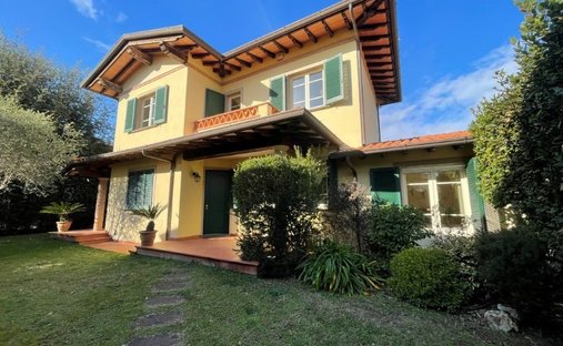 Villa in Tonfano, Pietrasanta, Italy 1