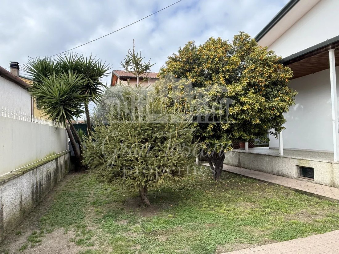 Villa in Marina di Massa Centro, Massa, Italy 4 - 17471945