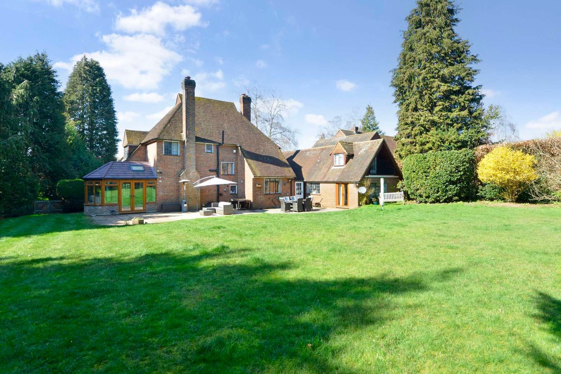House in Guildford, England 3 - 17470811