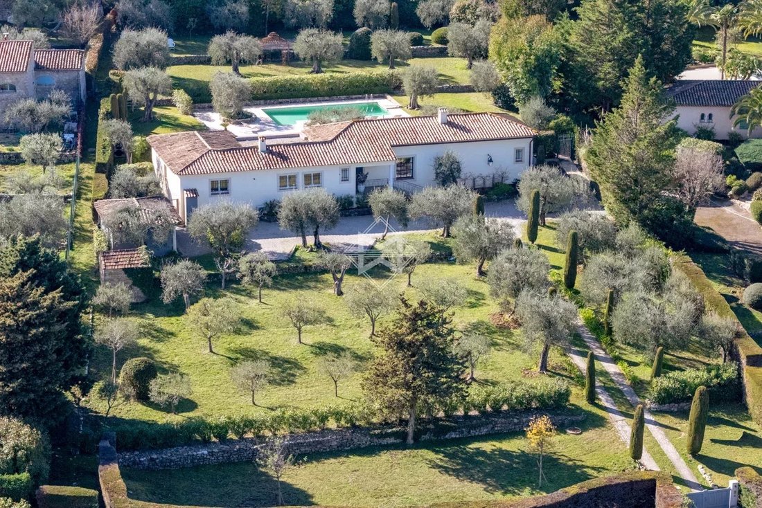 Villa in Les Indes les-Groulles, Mouans-Sartoux, France 1 - 17472017
