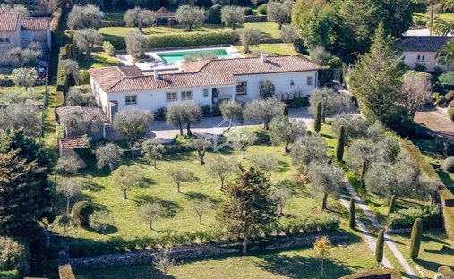 Villa in Les Indes les-Groulles, Mouans-Sartoux, France 1