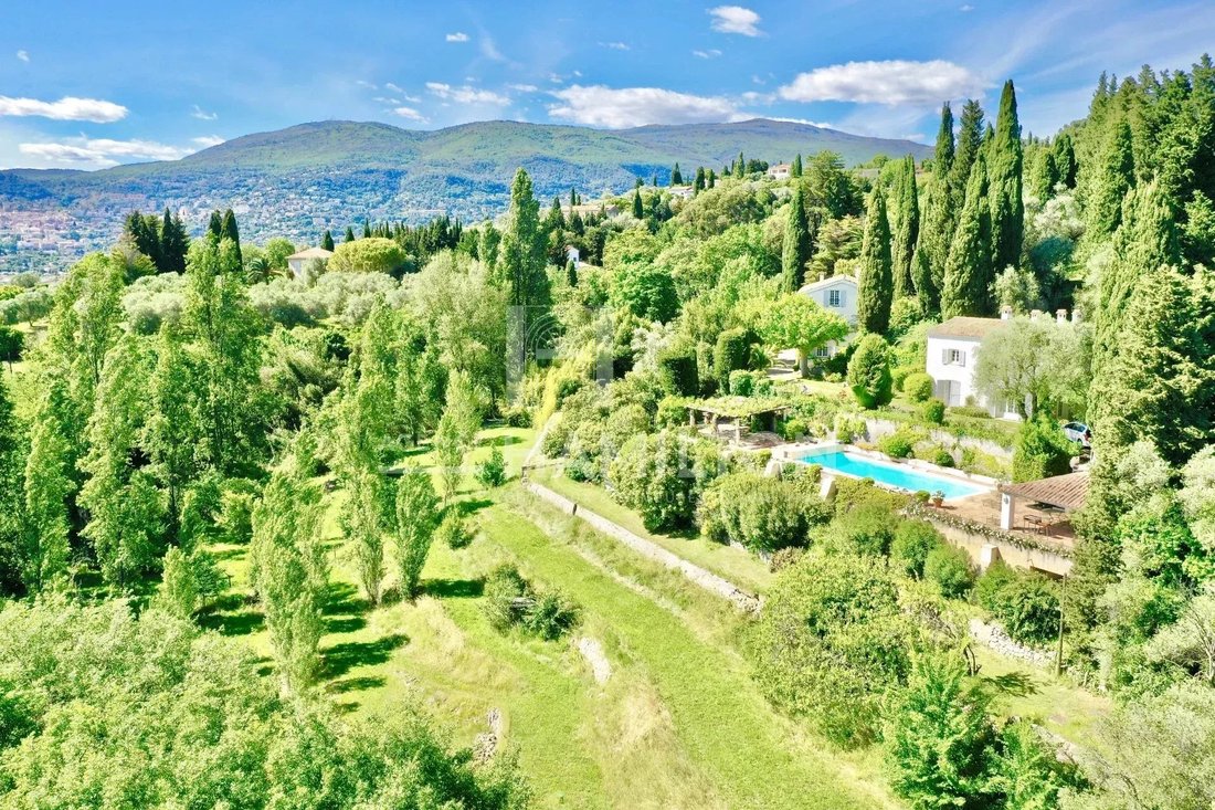 House in Grasse, Provence-Alpes-Côte d'Azur, France 3 - 15966207