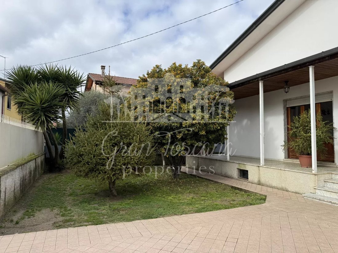 Villa in Marina di Massa Centro, Massa, Italy 3 - 17471945