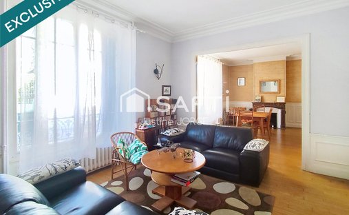 House in Montaigu Nord Est, Melun, France 1