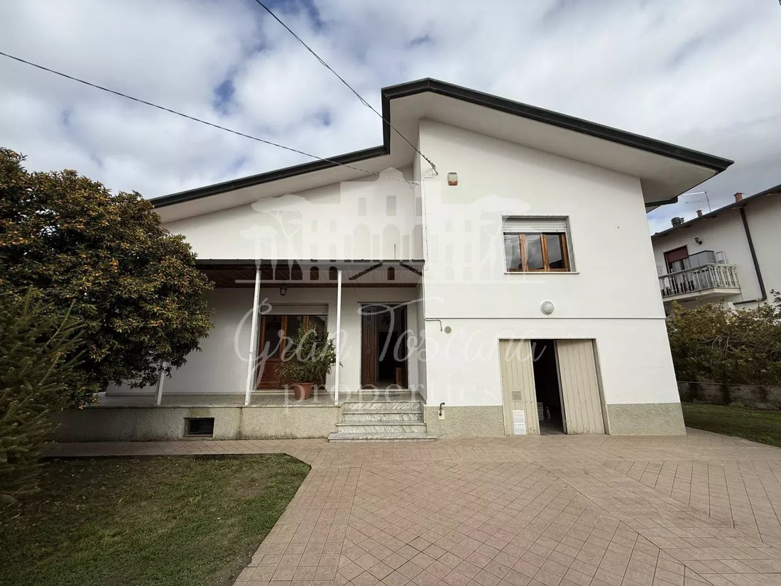 Villa in Marina di Massa Centro, Massa, Italy 1 - 17471945