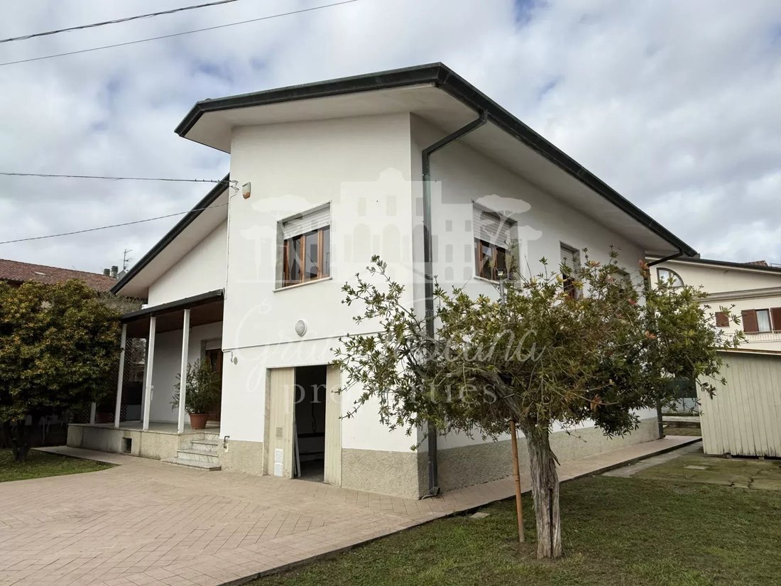 Villa in Marina di Massa Centro, Massa, Italy 2 - 17471945