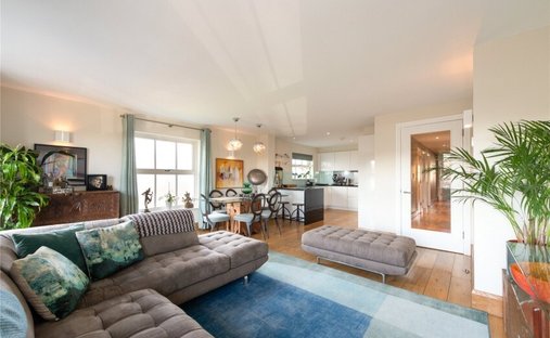 Apartment in Dagenham East, England 1