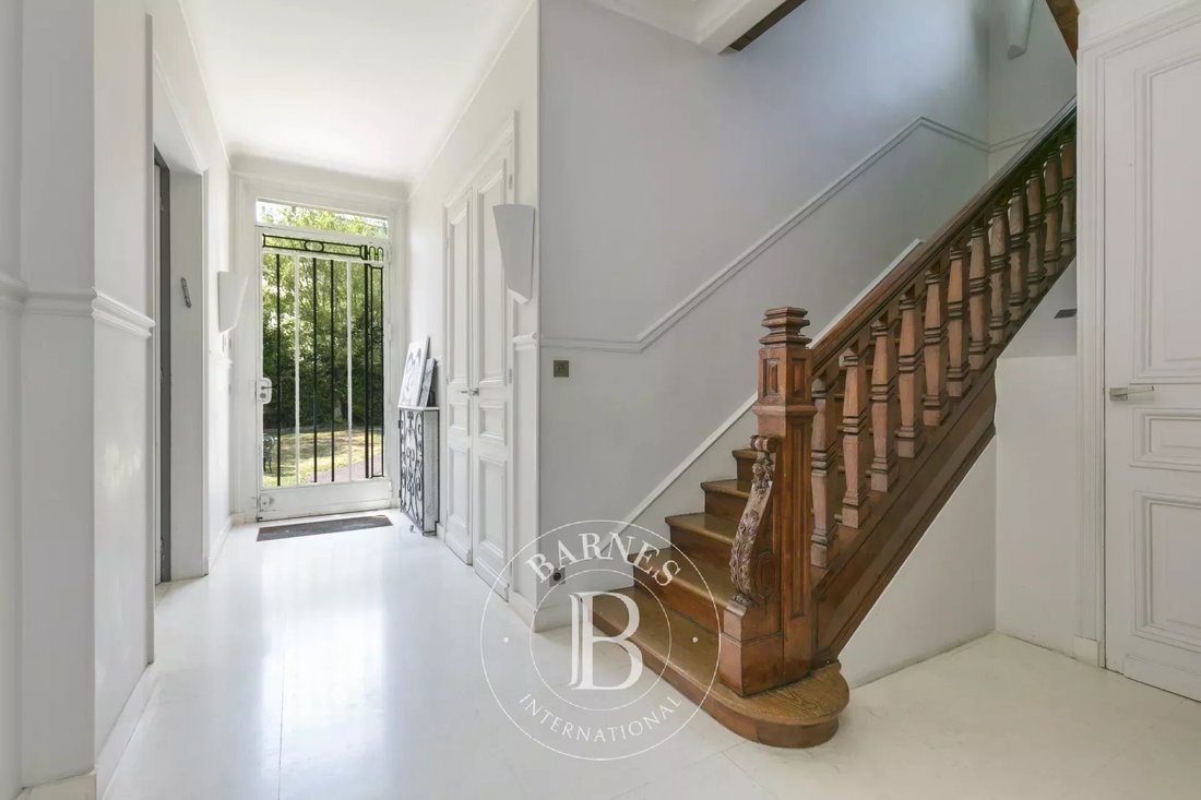 Estate in Saint-Cloud, Ile-de-France, France 2 - 17470745