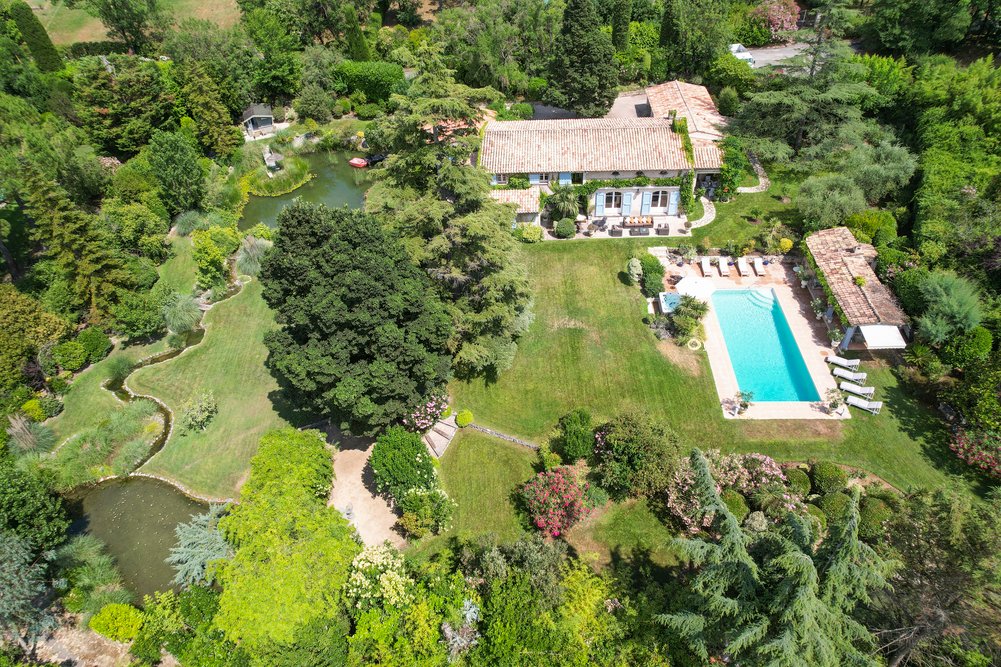 House in Châteauneuf-Grasse, Provence-Alpes-Côte d'Azur, France 1 - 15889190
