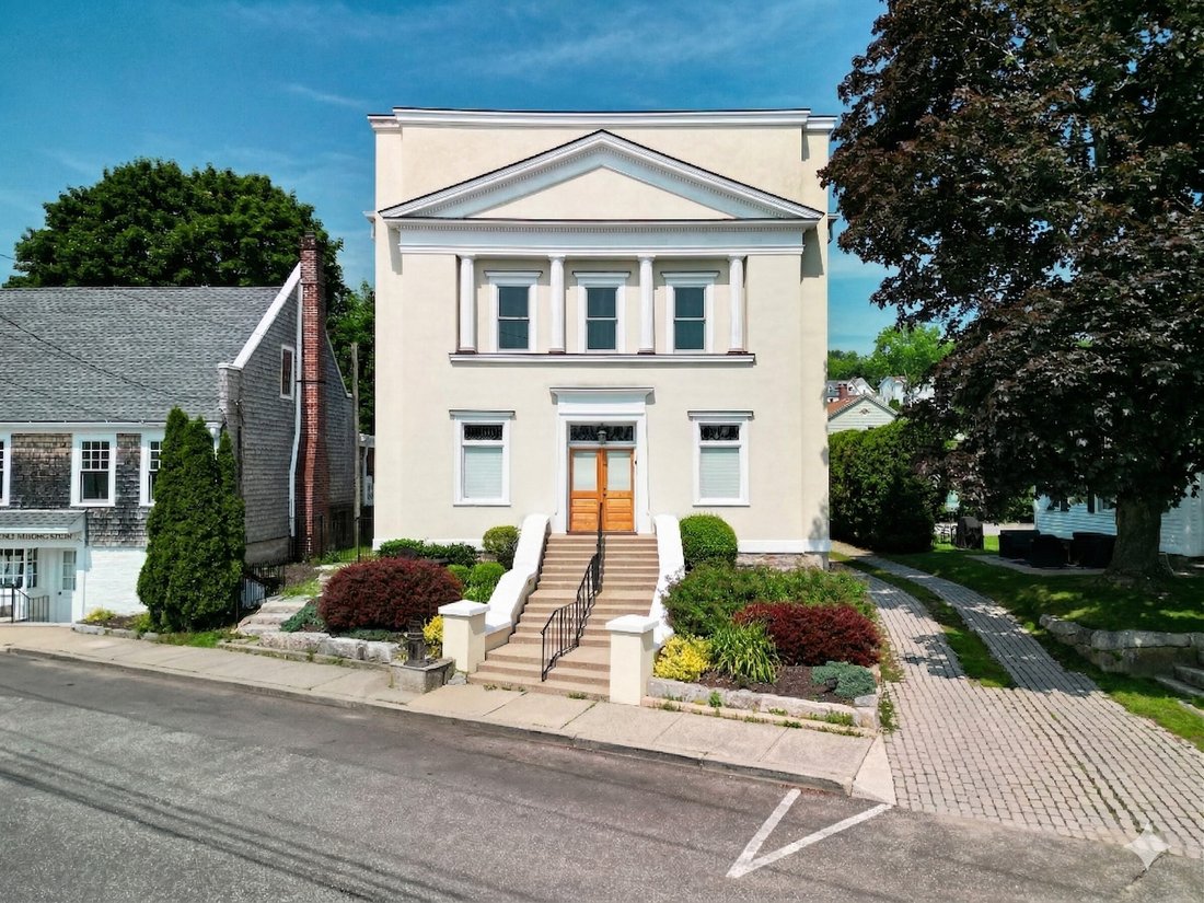 House in Groton, Connecticut, United States 2 - 17472449