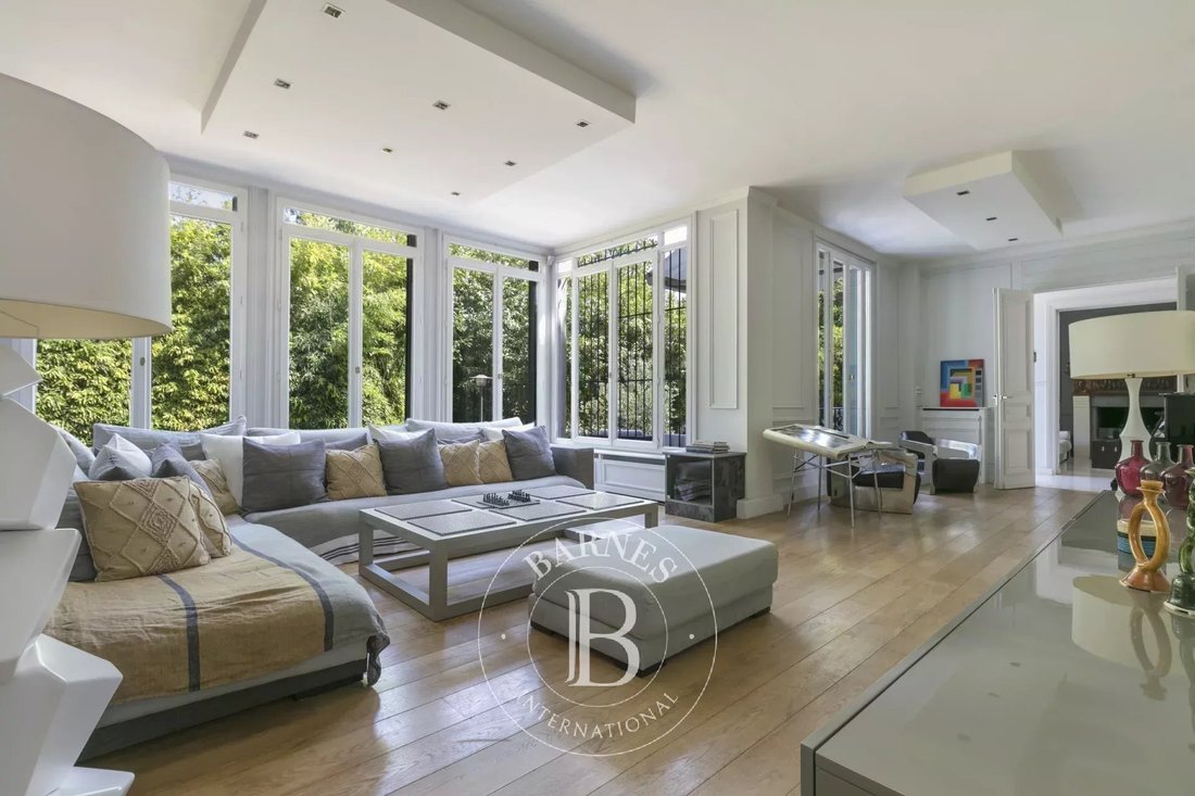 Estate in Saint-Cloud, Ile-de-France, France 3 - 17470745