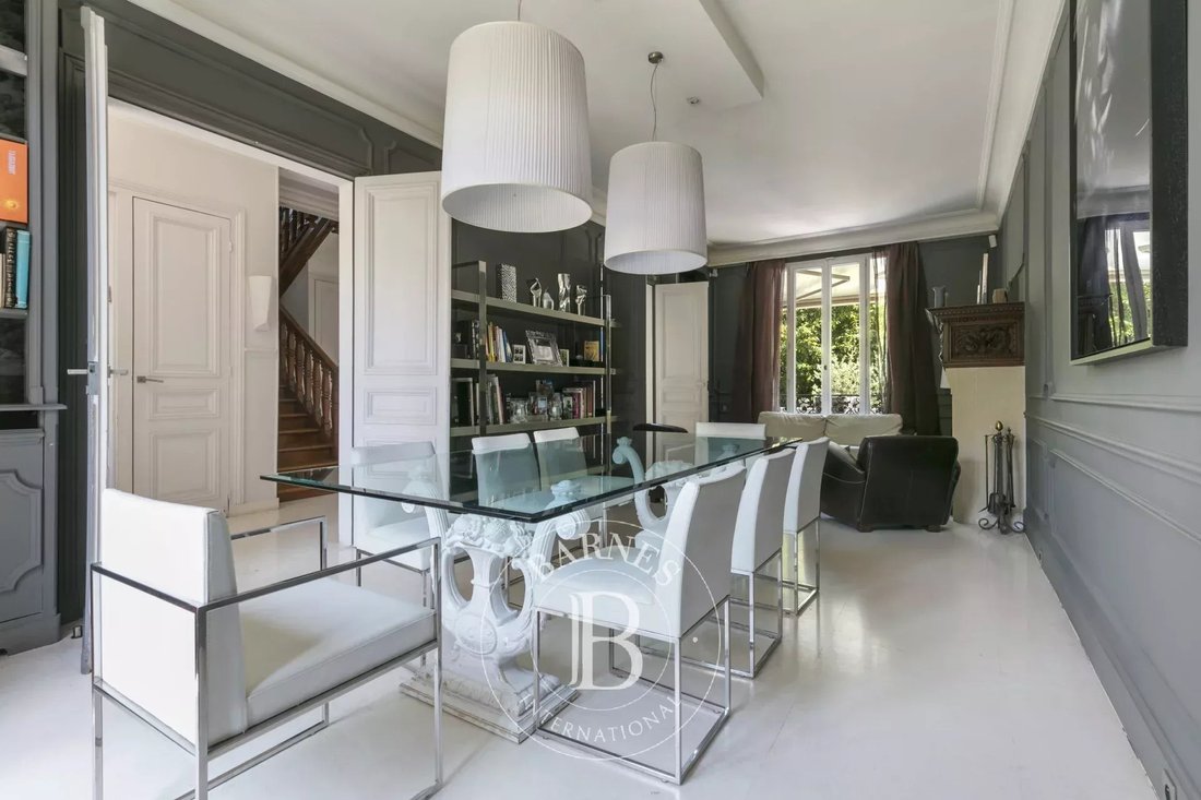 Estate in Saint-Cloud, Ile-de-France, France 5 - 17470745