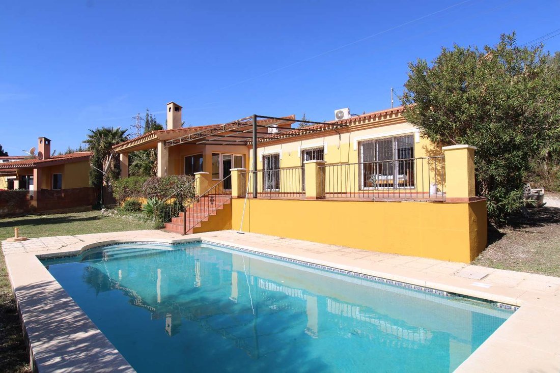 Villa in Alhaurin de la Torre, Andalusia, Spain 2 - 17473918