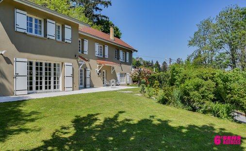 House in Francheville le Haut-Bruissin, Francheville, France 1