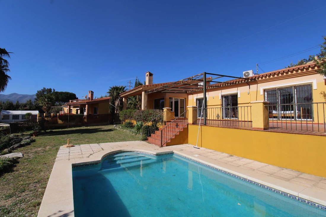 Villa in Alhaurin de la Torre, Andalusia, Spain 1 - 17473918