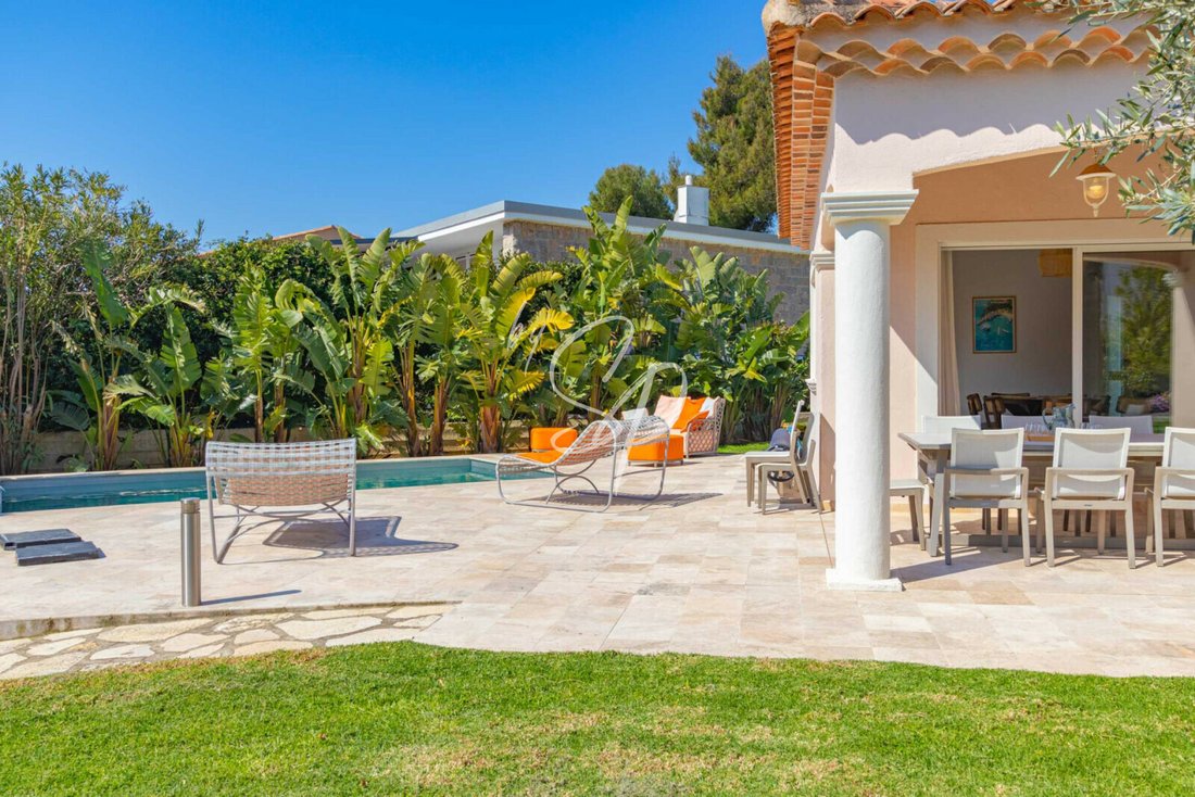 Villa in La Londe-les-Maures, Provence-Alpes-Côte d'Azur, France 4 - 17473845