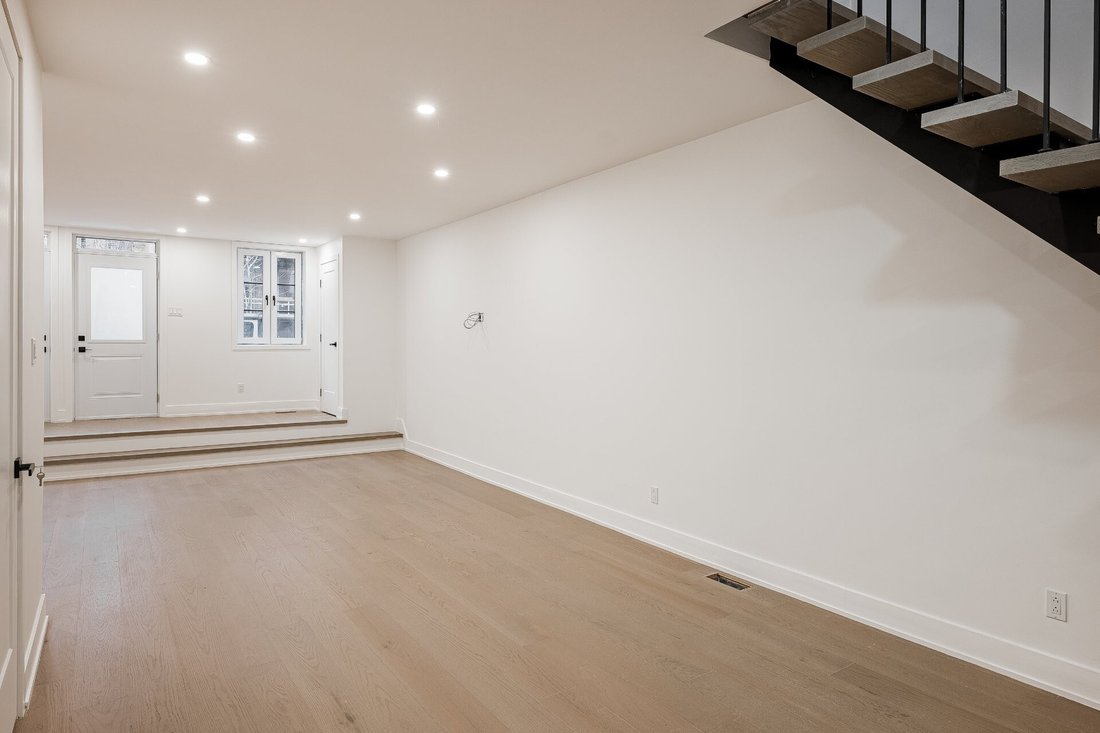 House in Montréal, Quebec, Canada 3 - 17475199
