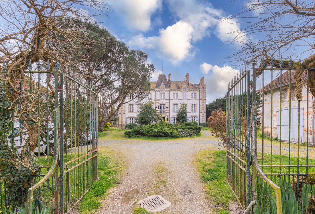 Chateau in Croix de Vie, Saint-Gilles-Croix-de-Vie, France 1 - 17475503