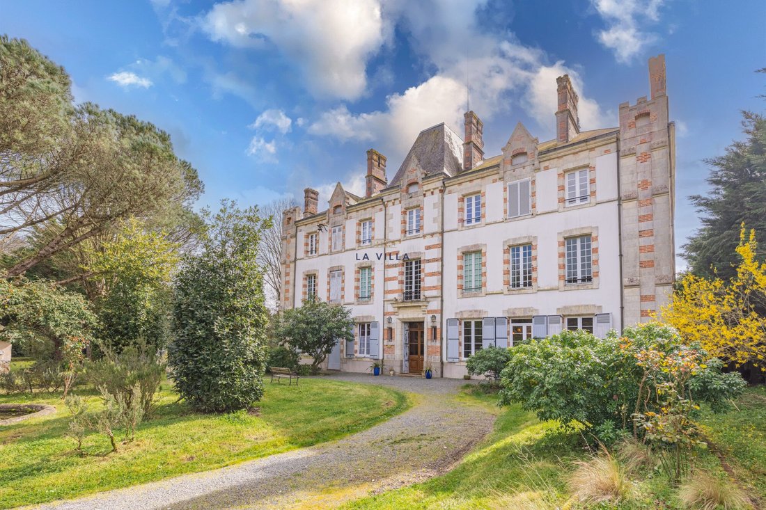 Chateau in Croix de Vie, Saint-Gilles-Croix-de-Vie, France 2 - 17475503