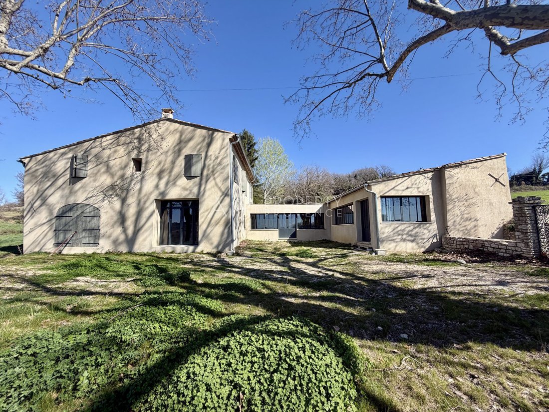 Casa de Campo en Caseneuve, Provenza-Alpes-Costa Azul, Francia 1 - 17475465