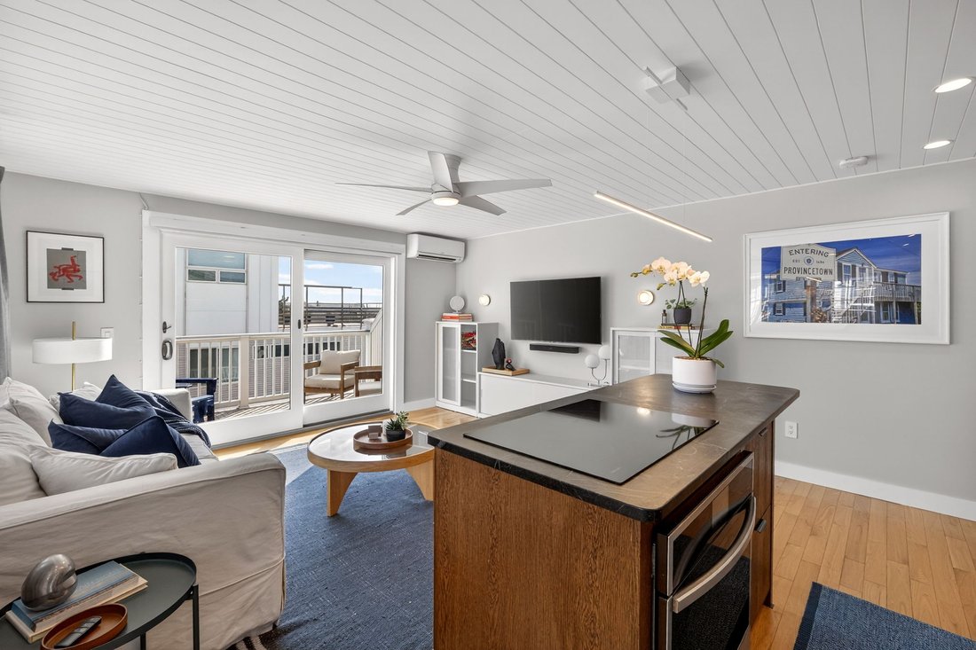 Condo in Provincetown, Massachusetts, United States 4 - 17353710