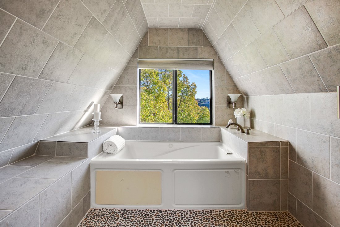 Temecula, California, United States 4 - 17475811