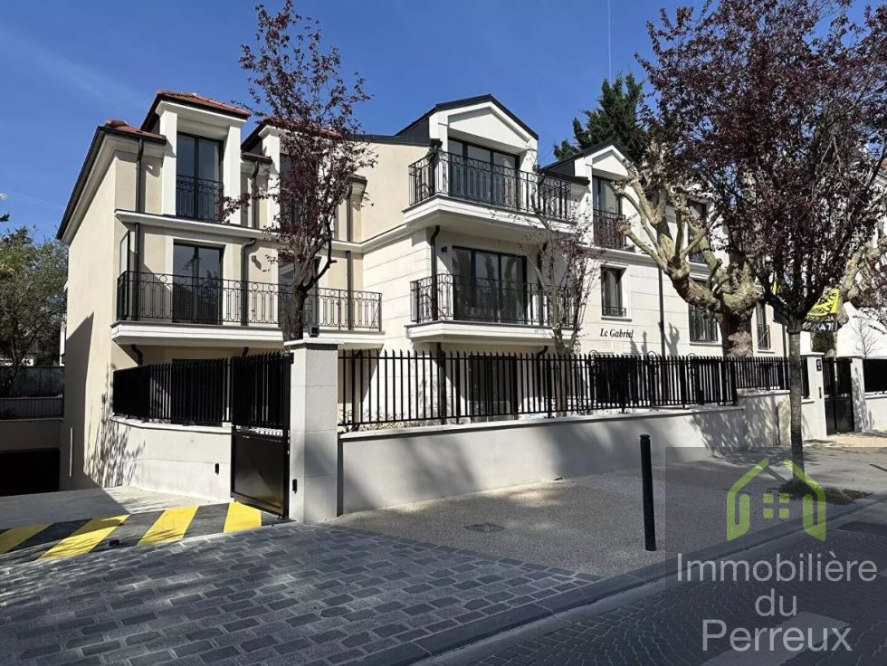 Apartment in Ledru Rollin, Le Perreux-sur-Marne, France 1 - 16073875
