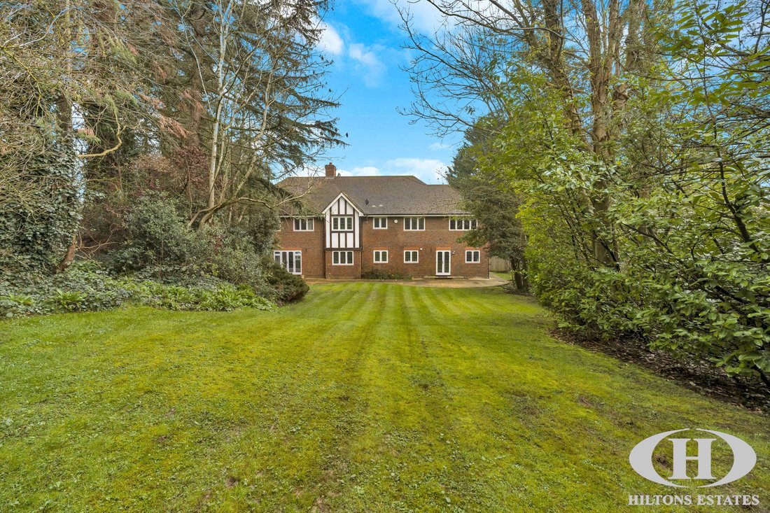 House in Gerrards Cross, England 3 - 17476020
