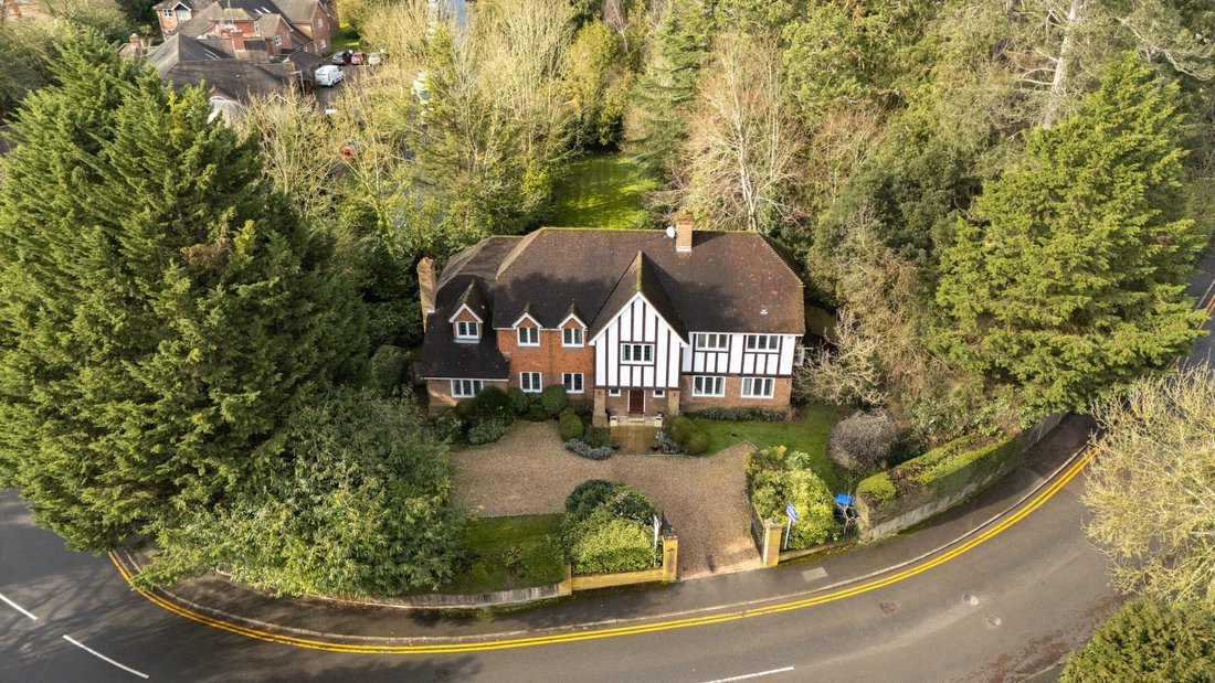 House in Gerrards Cross, England 5 - 17476020