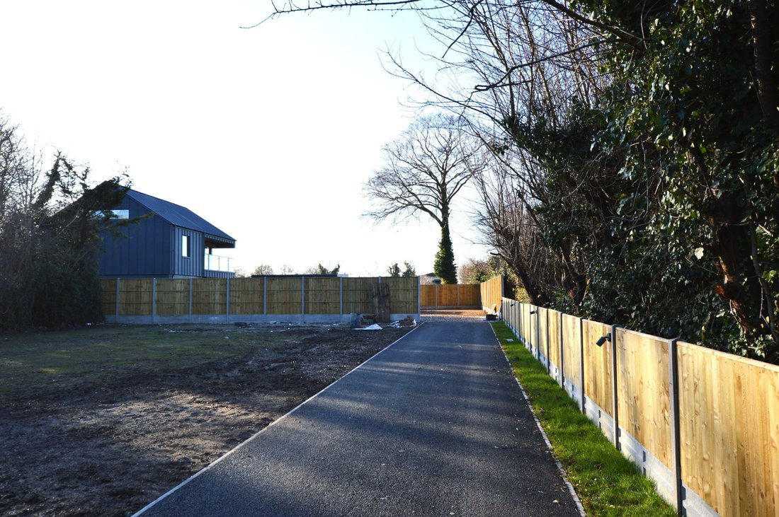 House in Tongham, England 5 - 17476015