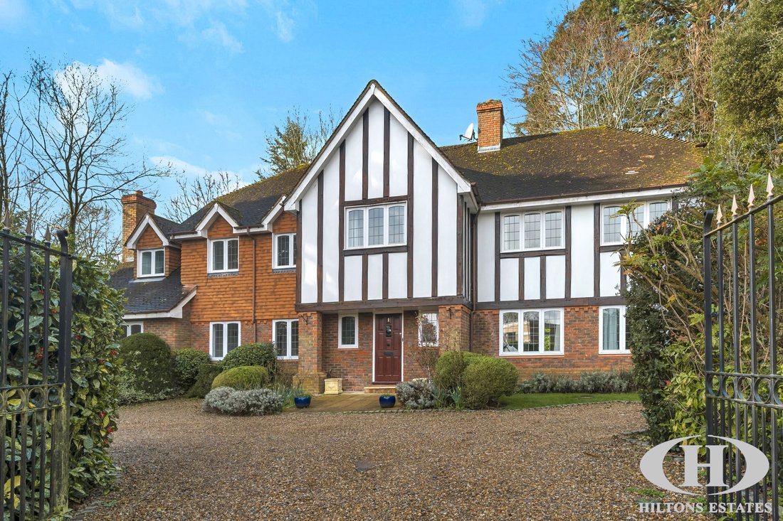 House in Gerrards Cross, England 1 - 17476020