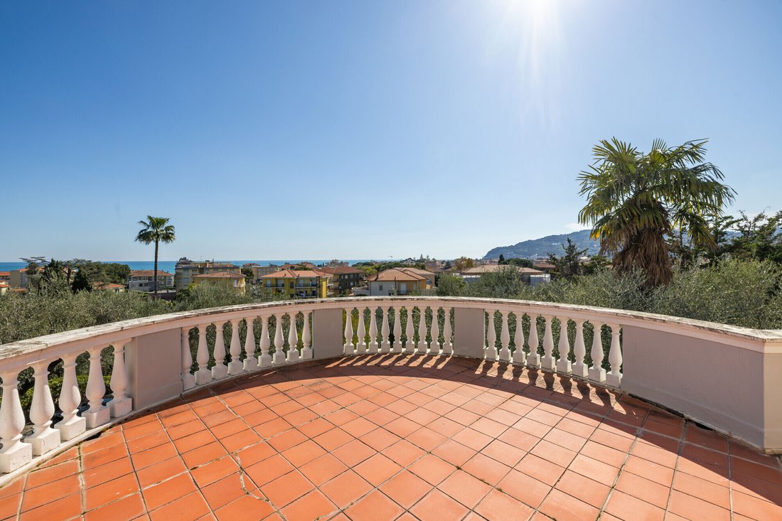 Villa in Diano Marina, Liguria, Italy 1 - 17476312