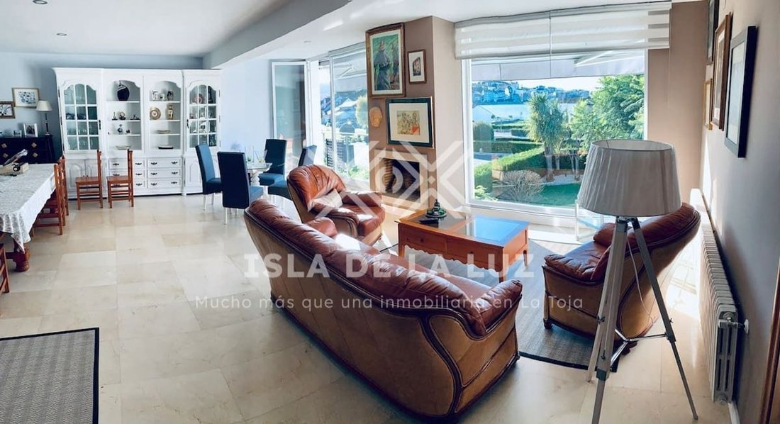 Villa in O Grove (District), O Grove, Spain 5 - 17476277