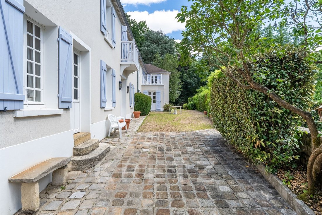 House in Milon-la-Chapelle, Ile-de-France, France 1 - 16131362