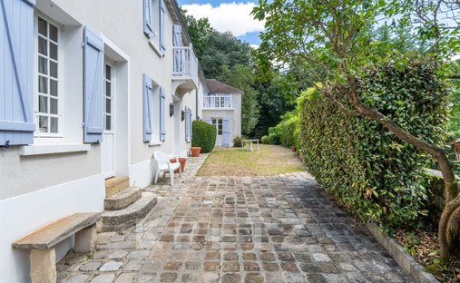 House in Milon-la-Chapelle, Ile-de-France, France 1