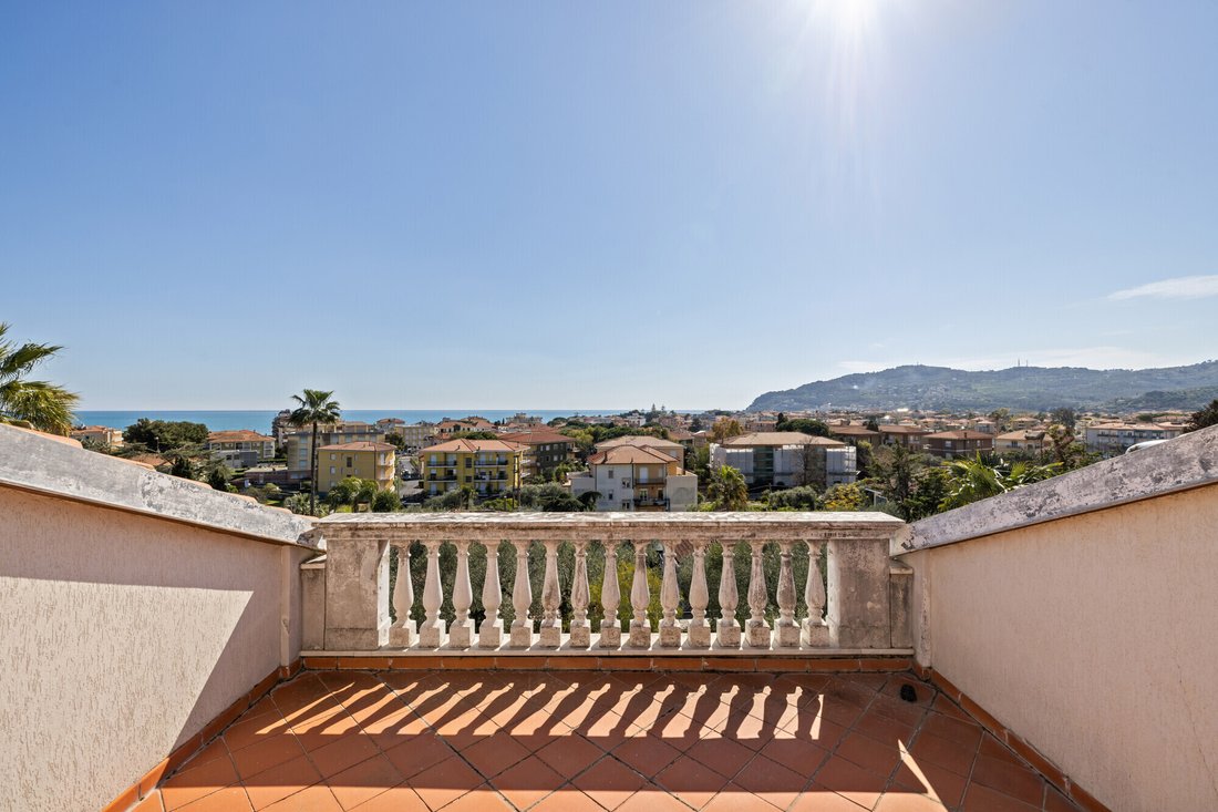 Villa in Diano Marina, Liguria, Italy 5 - 17476312